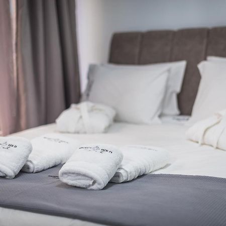 Iguana Gold Luxury Suites 1Min From Ermou Str Athena Bagian luar foto