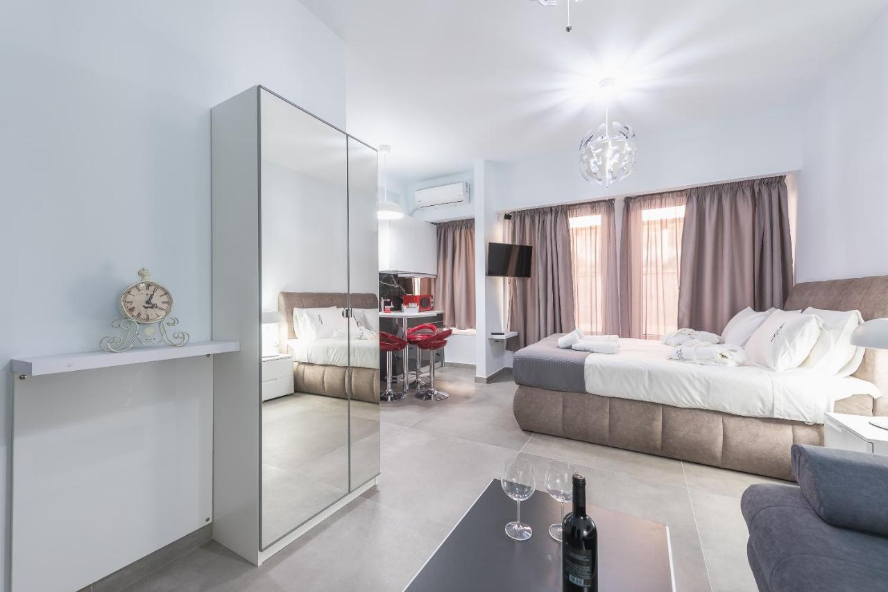 Iguana Gold Luxury Suites 1Min From Ermou Str Athena Bagian luar foto