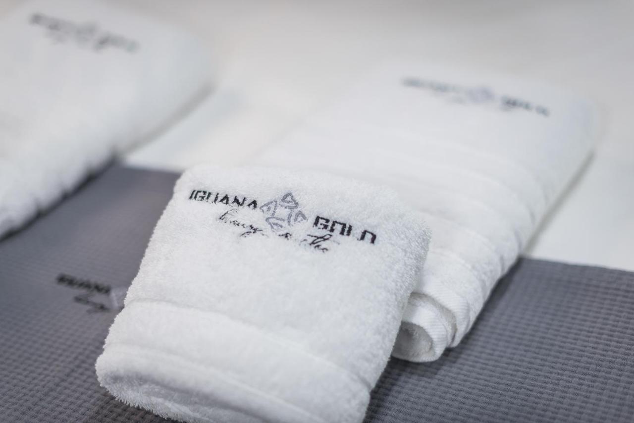Iguana Gold Luxury Suites 1Min From Ermou Str Athena Bagian luar foto